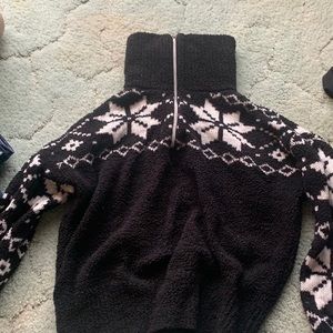 Turtle neck long sleeve sweater